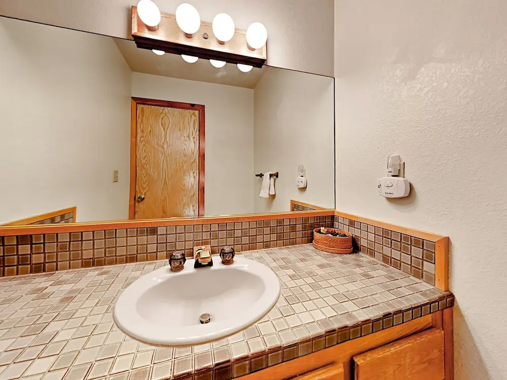 4BR South Lake Tahoe Multi Level House by RedAwning