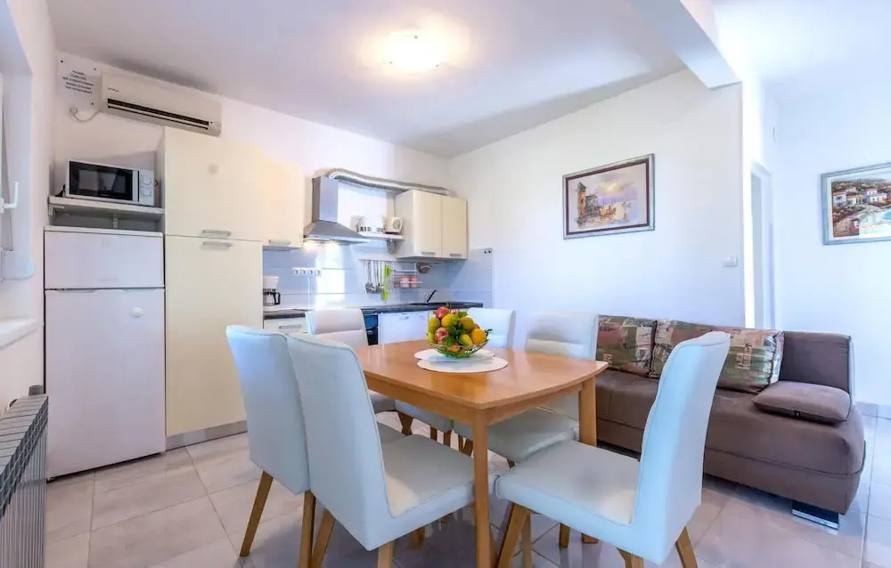 Awesome Home in Kastel Stari With Wifi and 2 Bedrooms