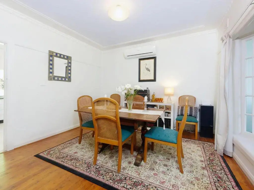 Redwood Cottage Burradoo getaway Southern Highlands 4pm Check Out Sunday