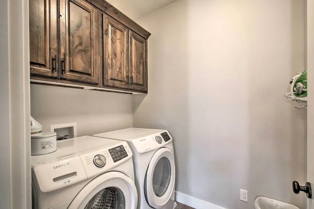 Edgewater Townhome ~ 7 Mi to Snowbasin Resort