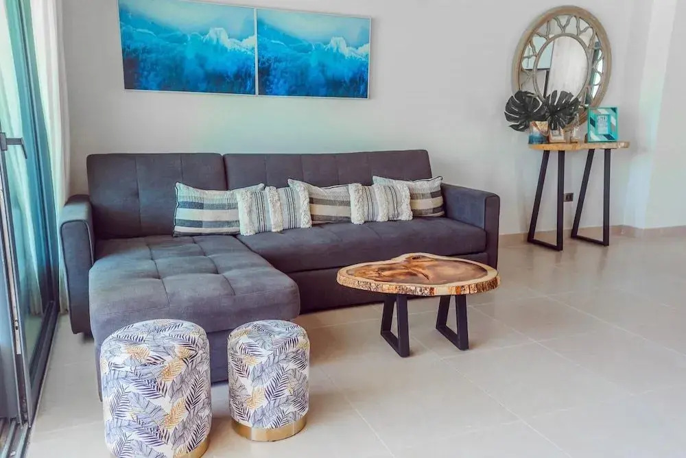 Brand new Luxury Condo With Private Picuzzi 1 Block From the Beach