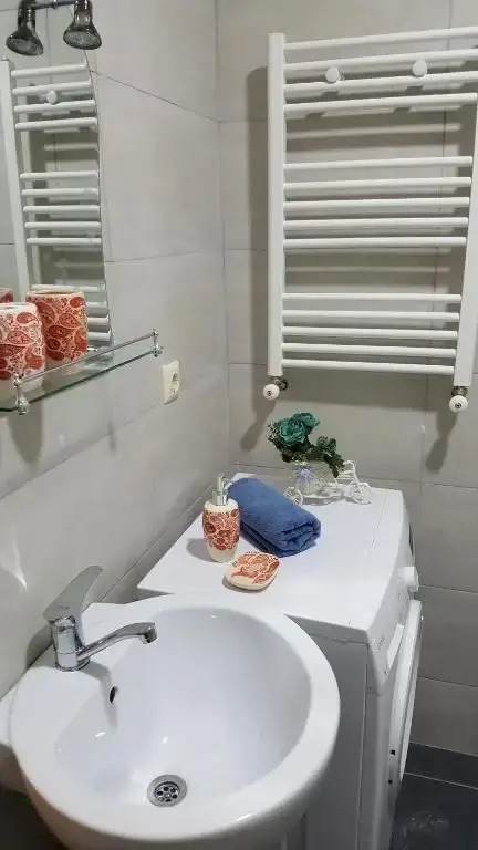 1 room hotel style apartment