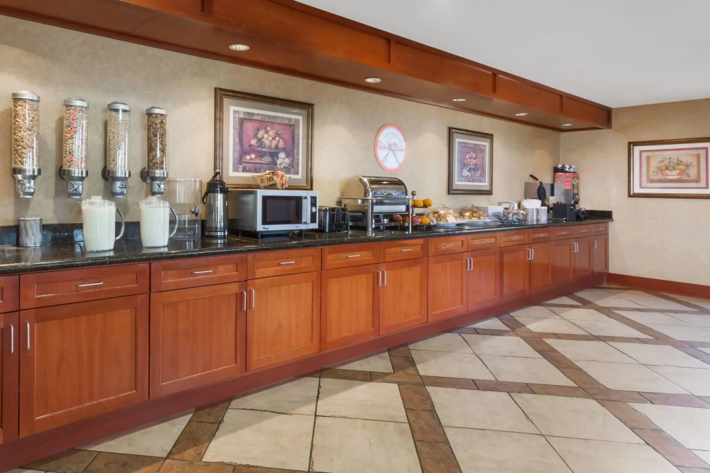 Howard Johnson by Wyndham Evansville East