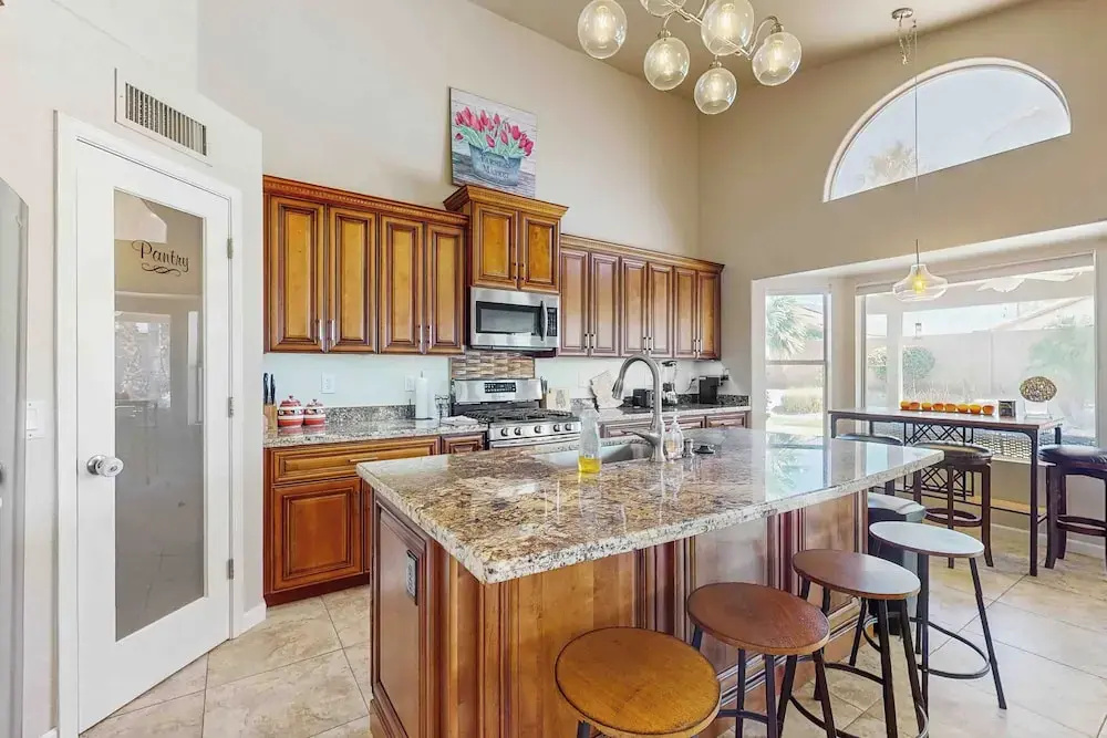 Private Pool, Yard & Pool Table! 'avondale Abode'