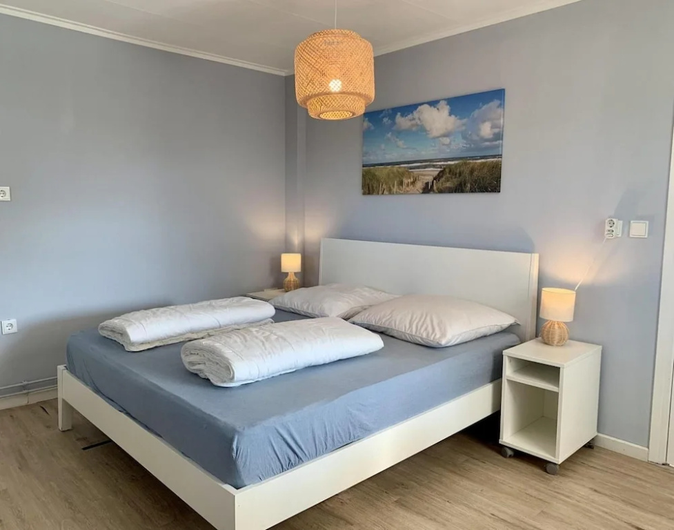 3 bedrooms, 5 beds, beautiful garden