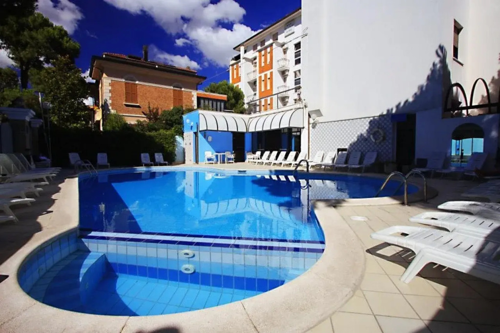 Aura Living Hotel