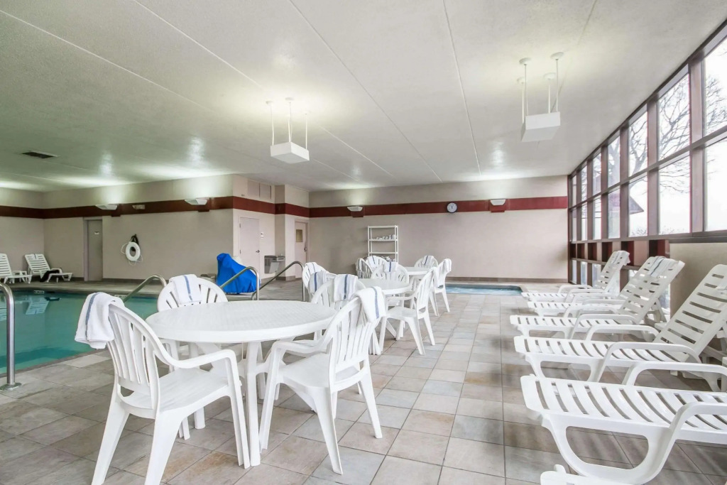 Comfort Inn & Suites Madison - Airport