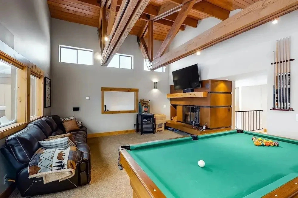 Corrock Style - Luxury Hot Tub Home Near Ski Lifts & Downtown Ketchum