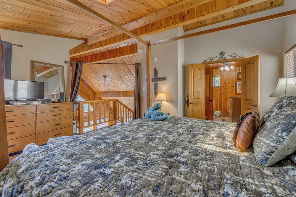 Tranquil Ruidoso Cabin w/ Private Hot Tub!