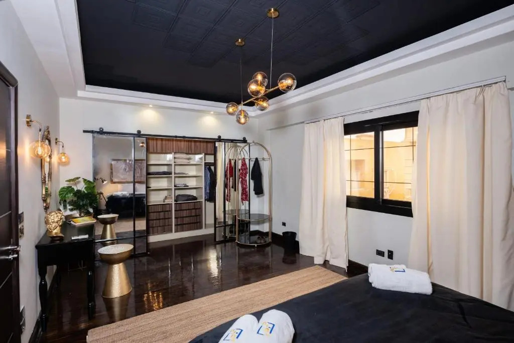 The Bold Parisian House - Steps From The Best Mall in Cairo