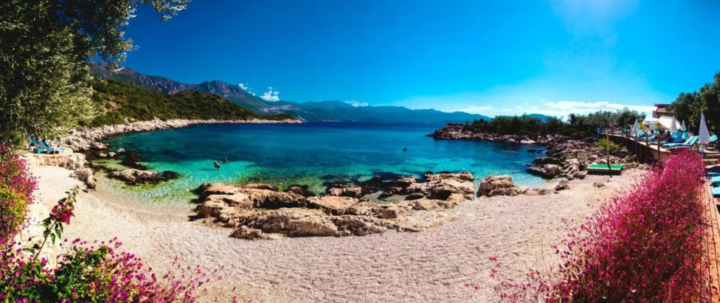 Blanca Beach Hotel