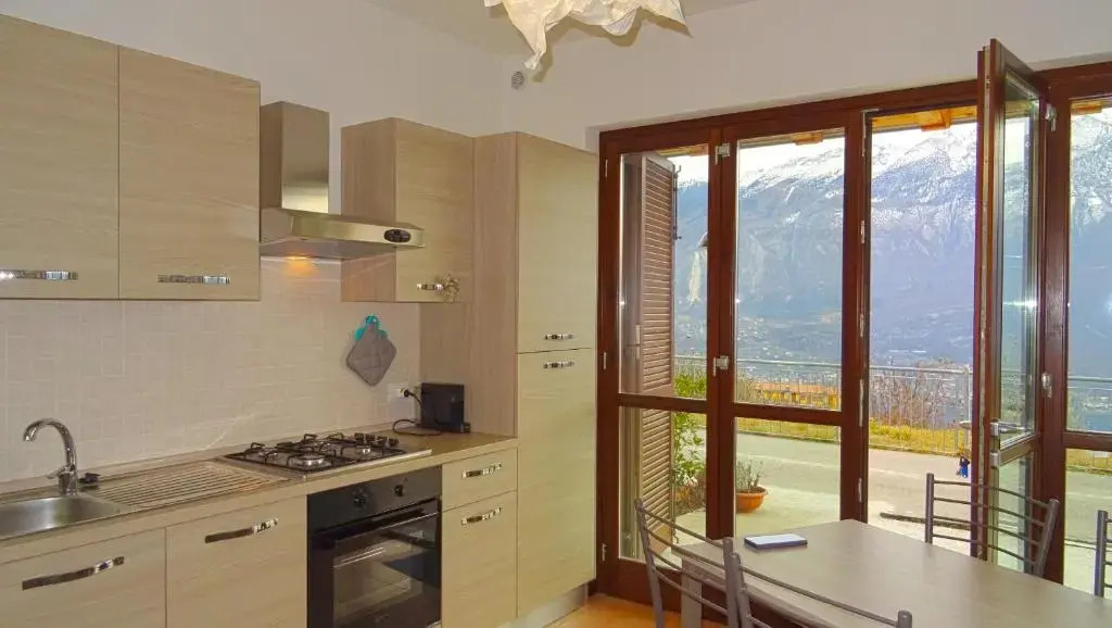 La Quiete 19 Lake view apartment by Gradadomusmea