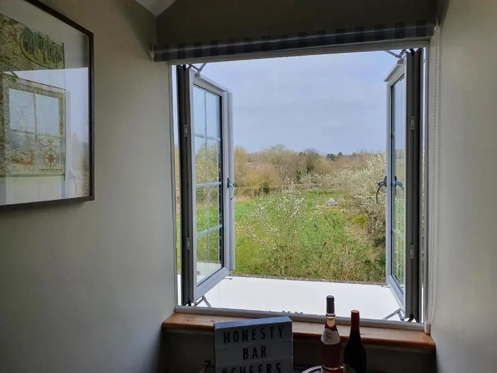 Beautiful 2 bedroom guest house with private pool in Lacock, Wiltshire