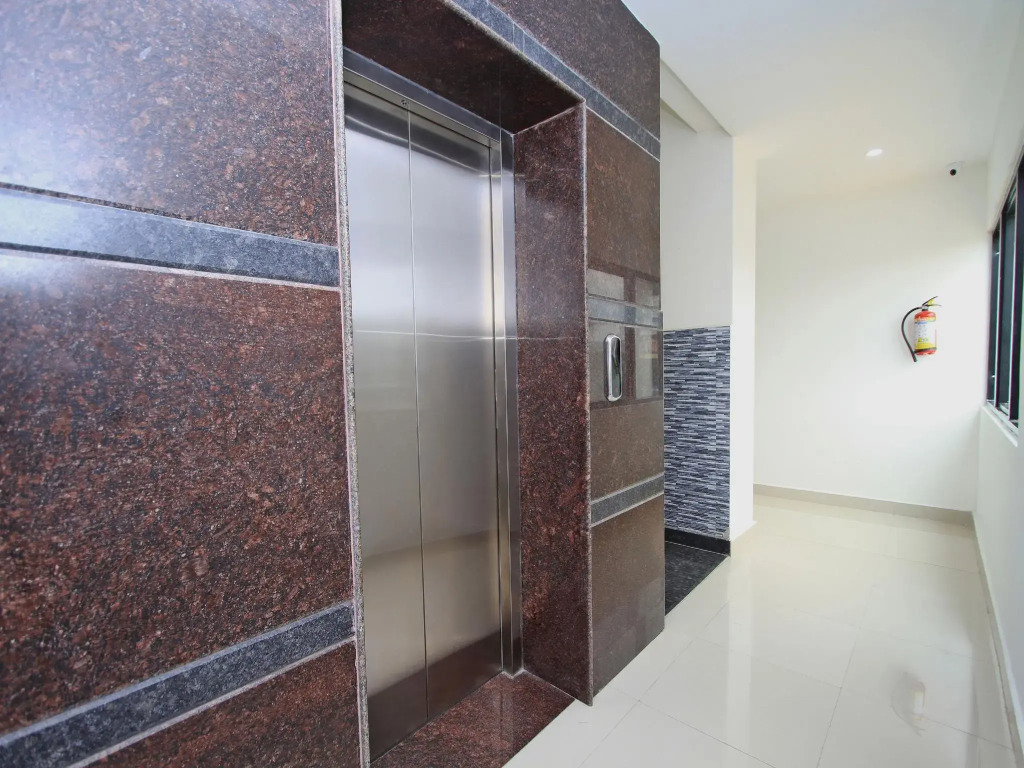 OYO 4733 Champion Residency