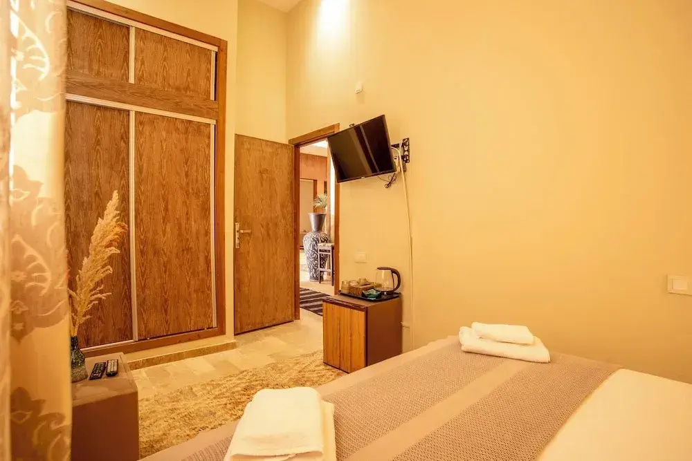 Riad Azia