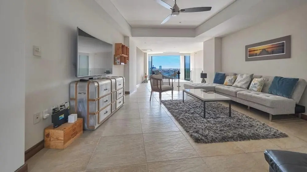Luxury 2BR Condo in Marina - Pool - Zen Rooftop