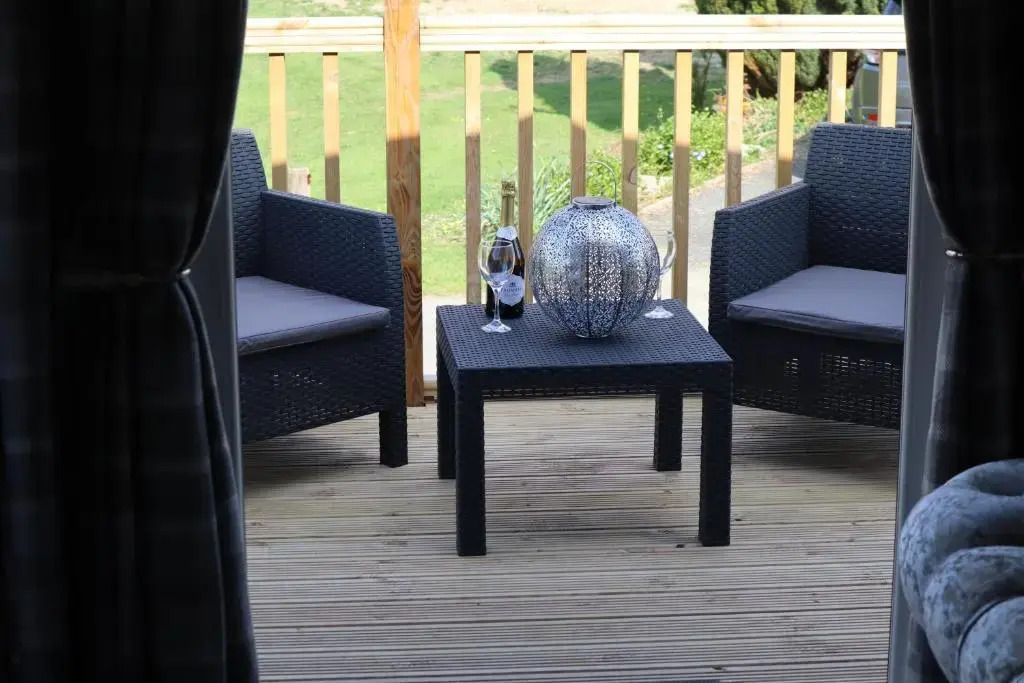 HEDDFAN, Luxury 3 bedroom timber lodge, Now with WiFi, Caer Beris Holiday Park, Builth Wells, SORRY NO TRADESMEN OR CONTRACTORS ALLOWED
