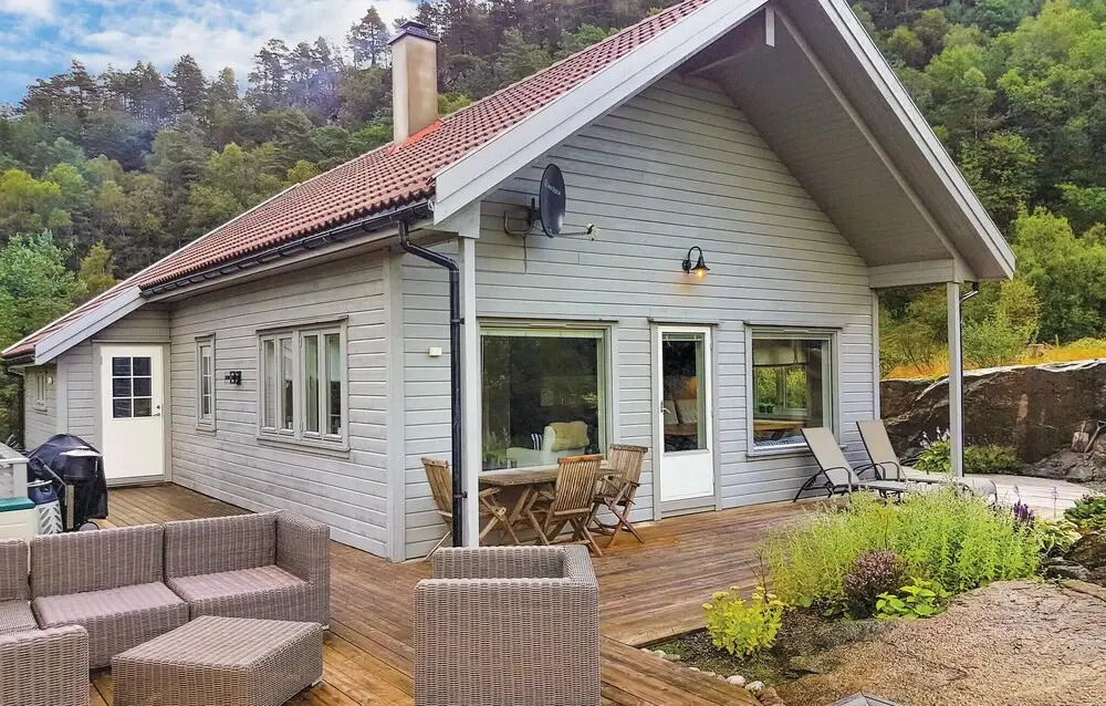Awesome Home In Hebnes With House Sea View