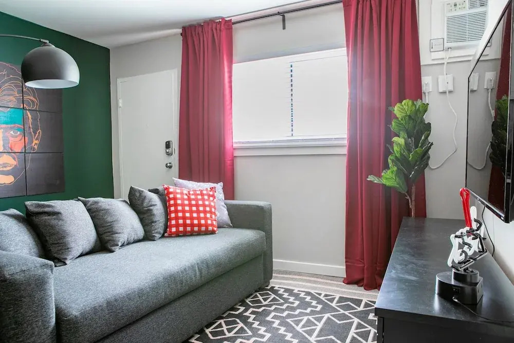 WanderJaunt Gilmore 1BR Clarksville