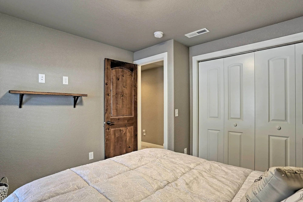 Lead Family Home w/ Hot Tub, 2 Mi to Deer Mountain