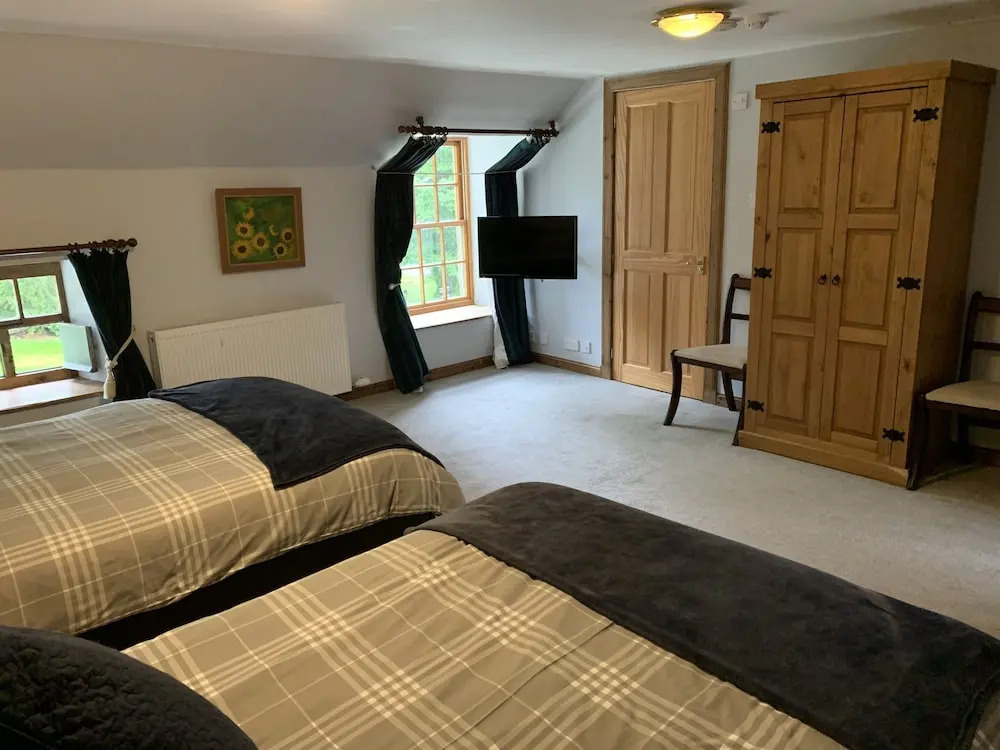 Lochside Lodge & Roundhouse Restaurant