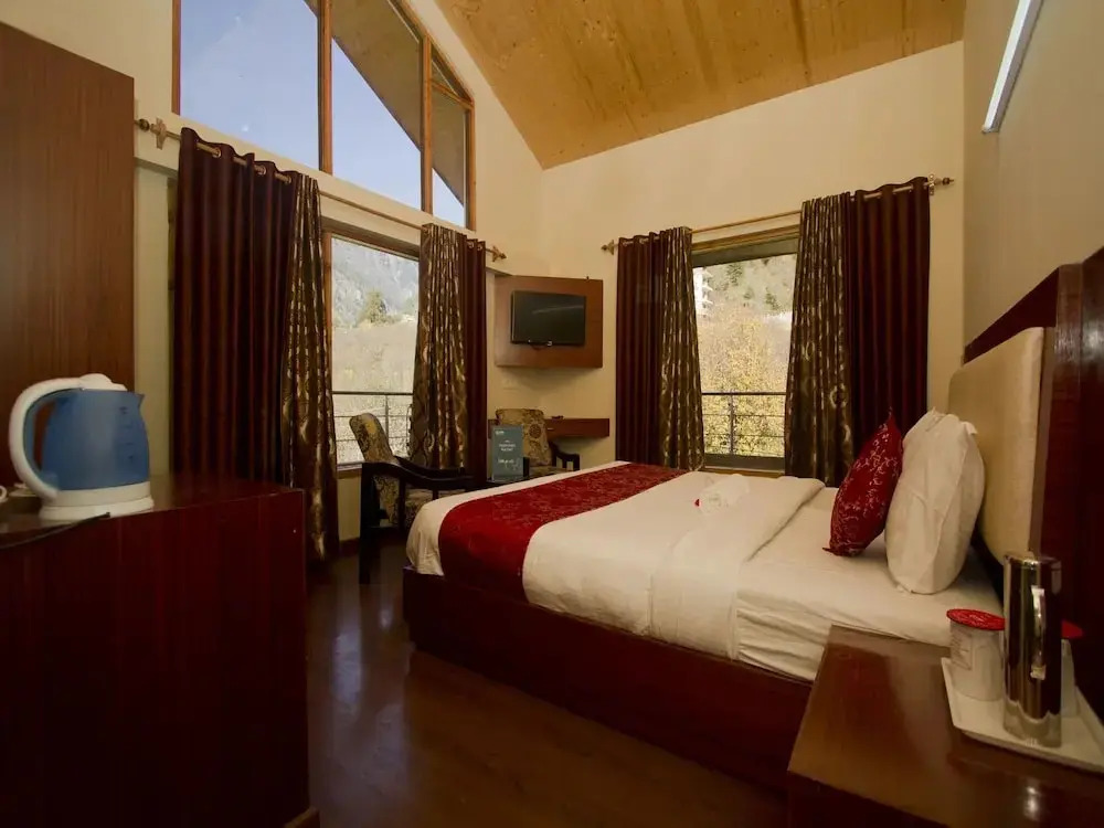 Hotel Eco Groves by OYO Rooms