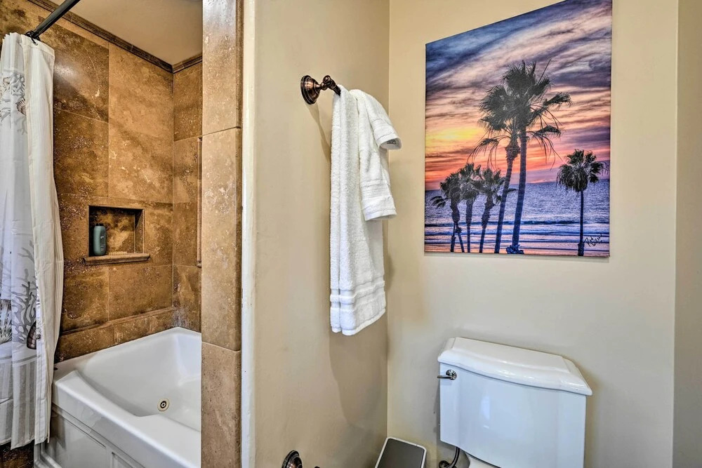 Vista Home w/ Pool ~ 11 Mi to Tamarack State Beach