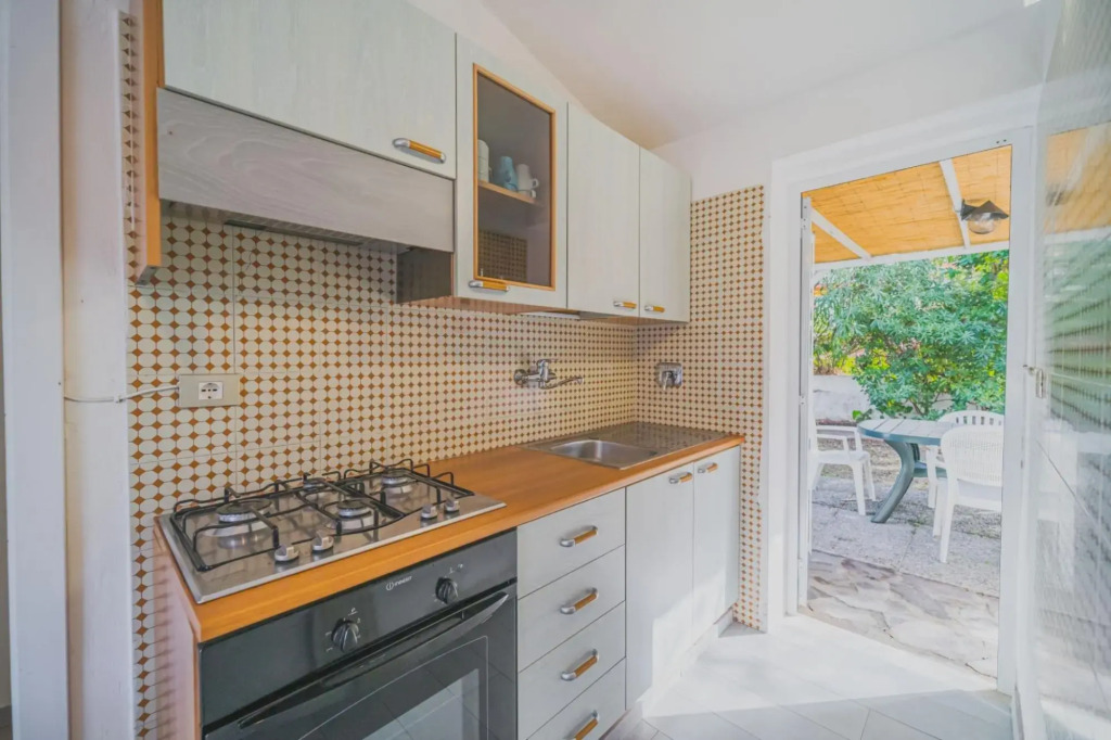 Casa Pareti 30 meters from the sea with parking space-CASA SUL MARE A PARETI