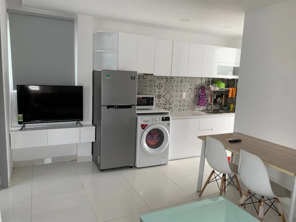 Smiley Apartment 8