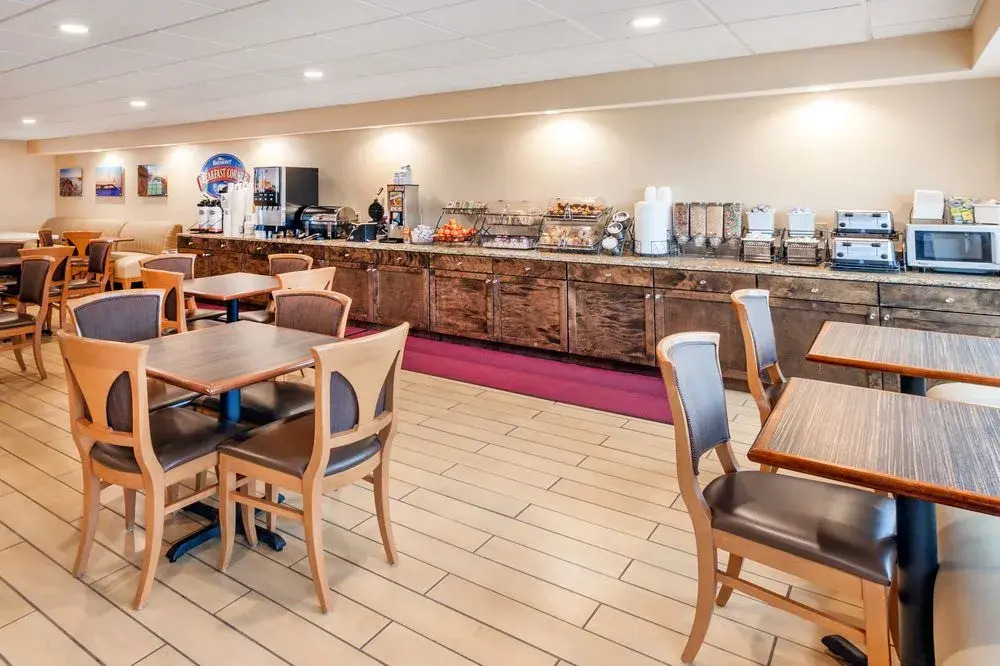 Baymont Inn & Suites St. Ignace Lakefront