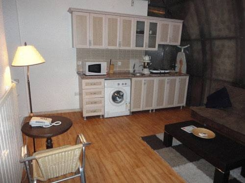 10 Suites Hotel