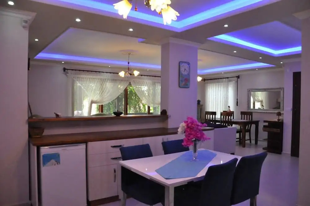 Beautiful 4-bed Villa Private Pools