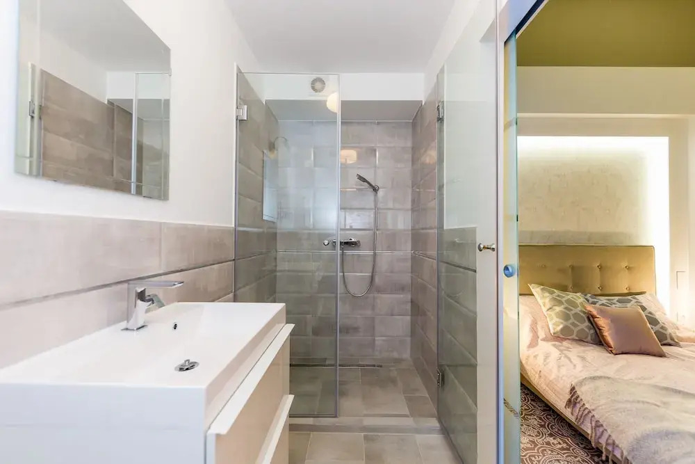 Dfive Apartments - Gold