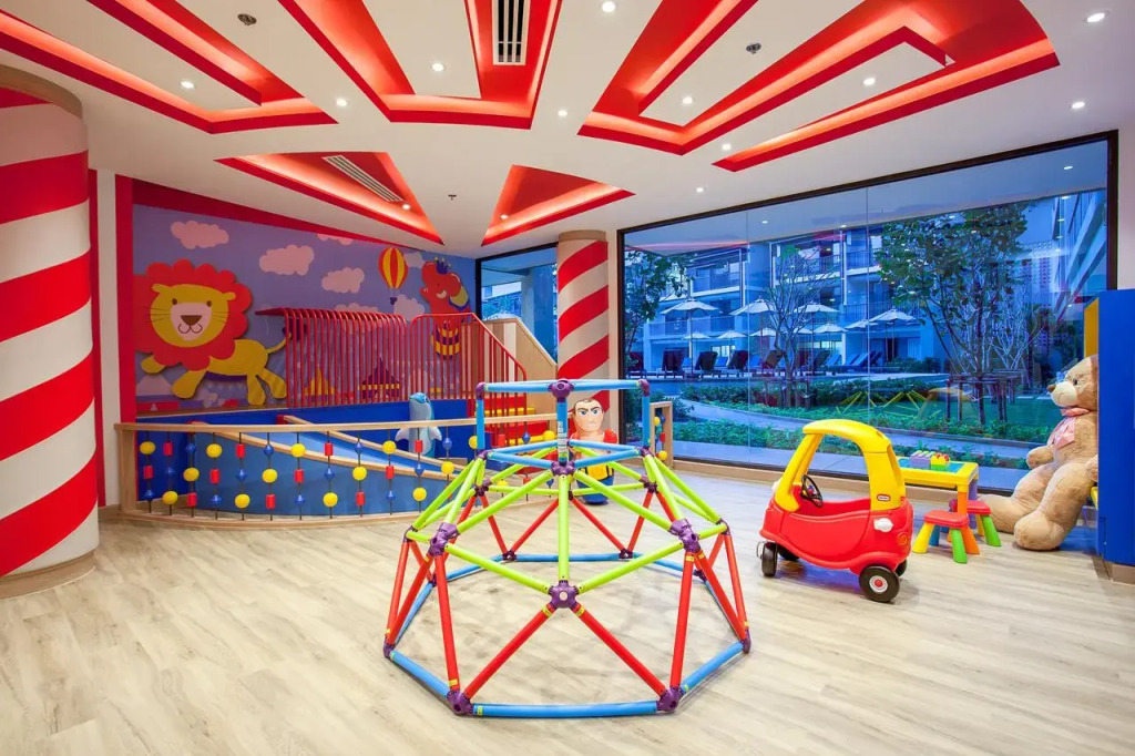 Le Meridien Khao Lak Resort & Spa