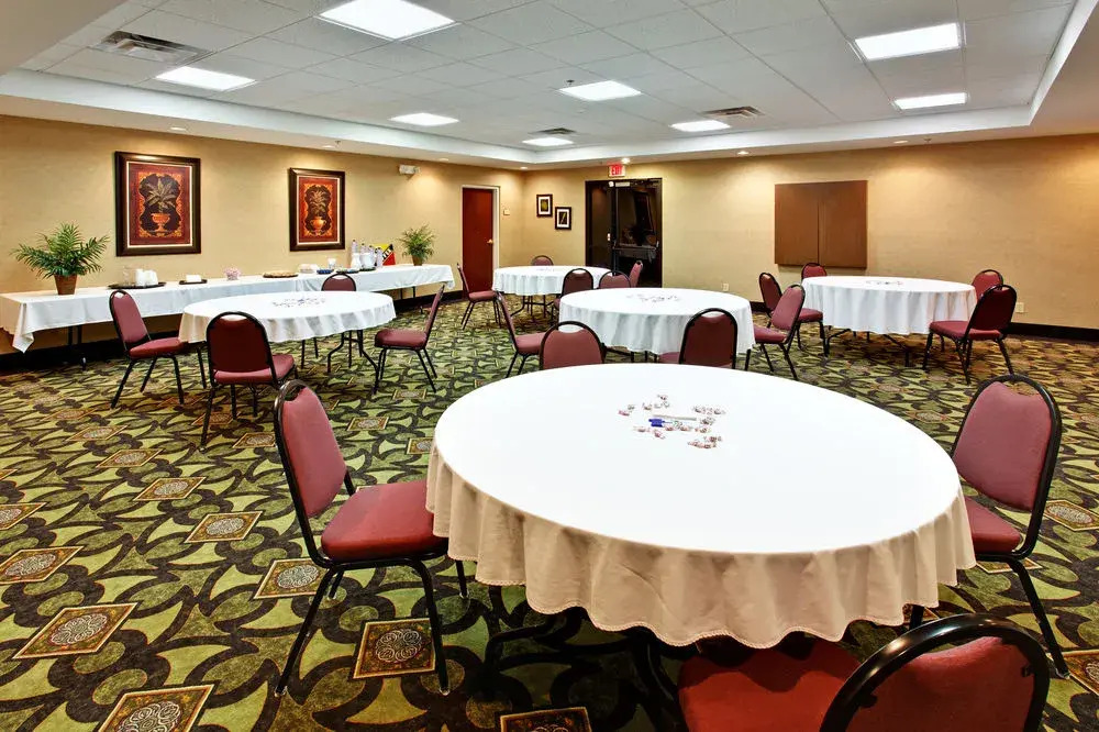 Holiday Inn Express Hotel & Suites Kingsport-Meadowview I-26 by IHG