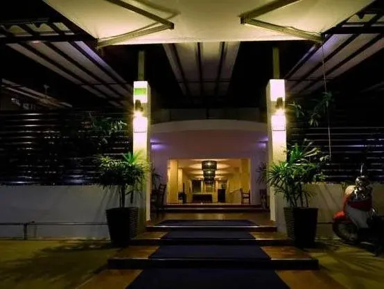 Joli Hotel