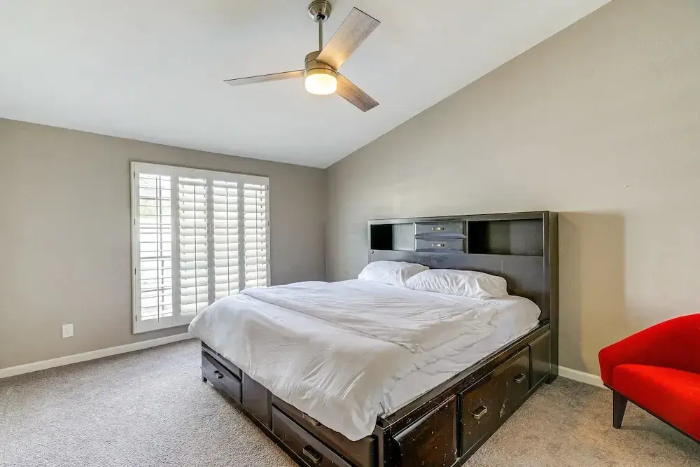 Pet-friendly Scottsdale Home w/ Screened Porch!