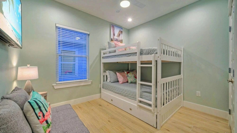 Sleeps 36! 3 Homes Side-by-side w/ Private Pools, Patio Lounge, 5 Mins to Beach