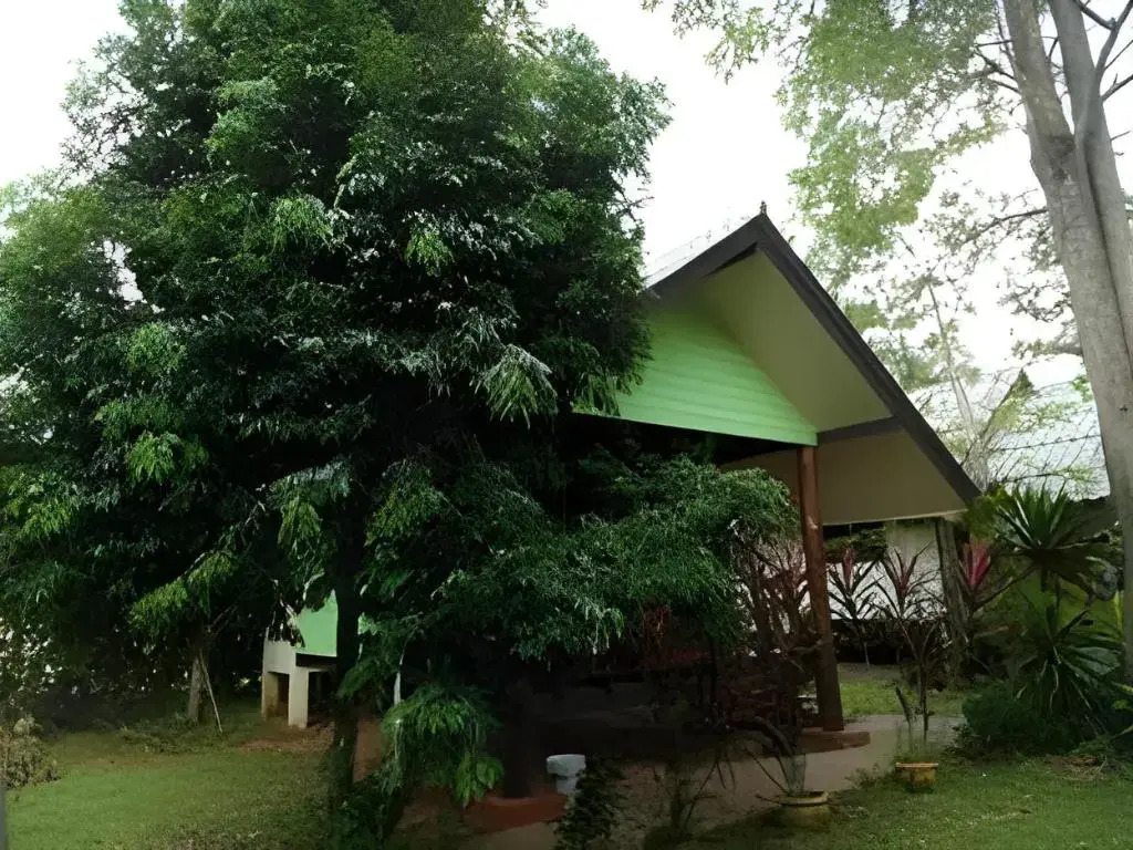 Baan Tai Rom Yen Resort