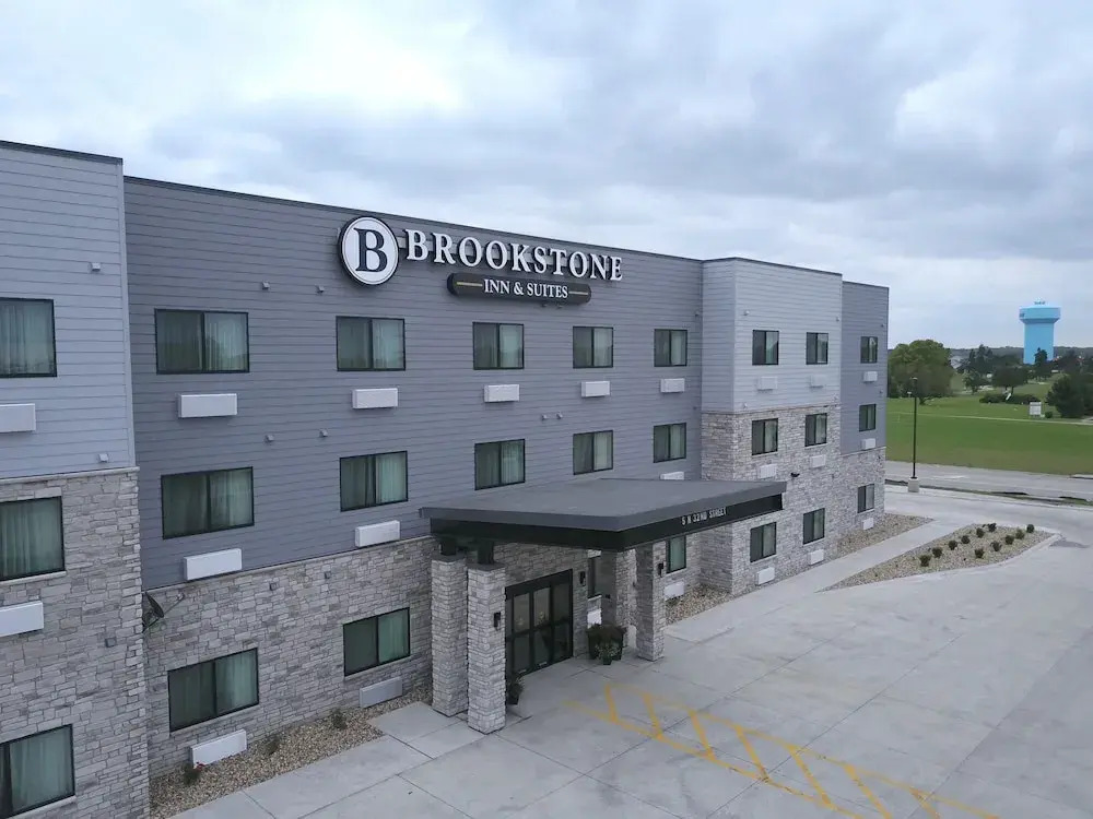 Brookstone Inn & Suites