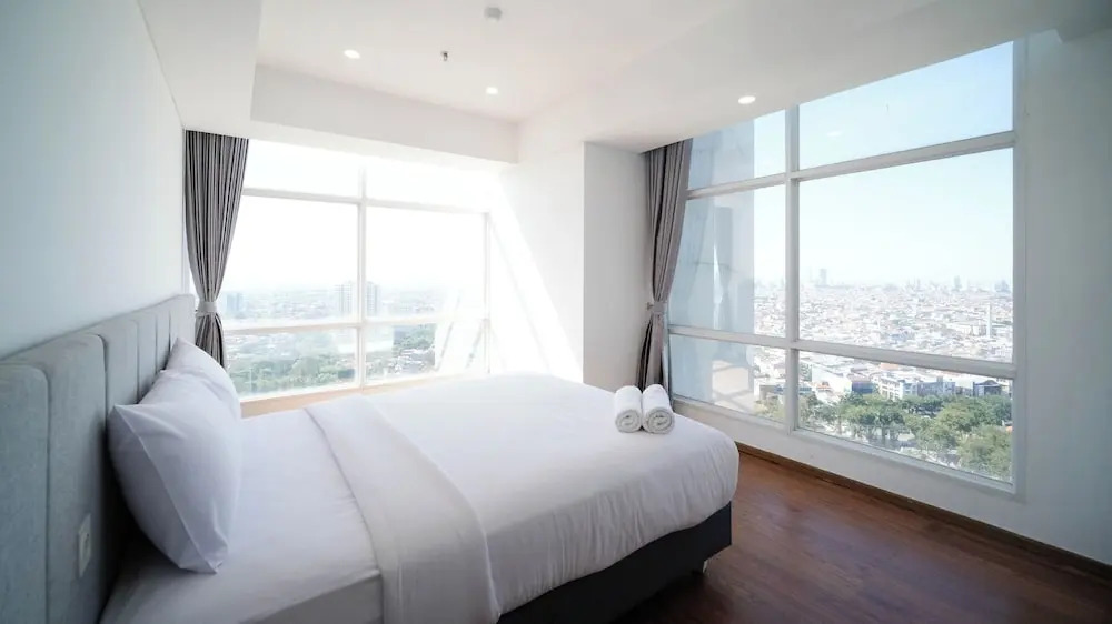 Exclusive and Spacey 3BR at Grand Sungkono Lagoon Apartment By Travelio