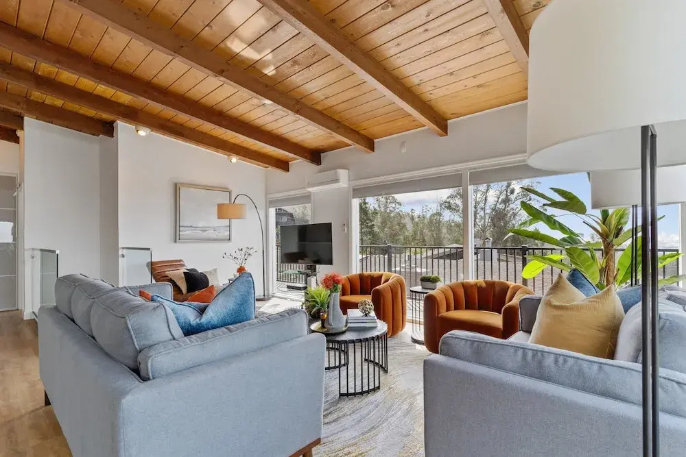 180-Degree Ocean Views Deck + Hillside