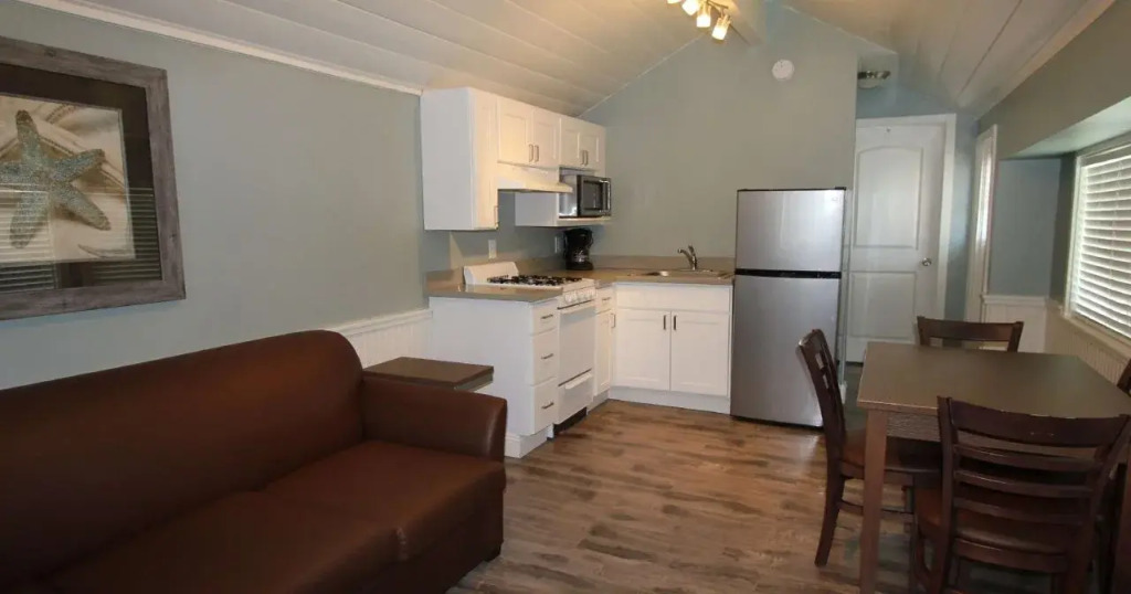 Ocean Echo Inn & Beach Cottages