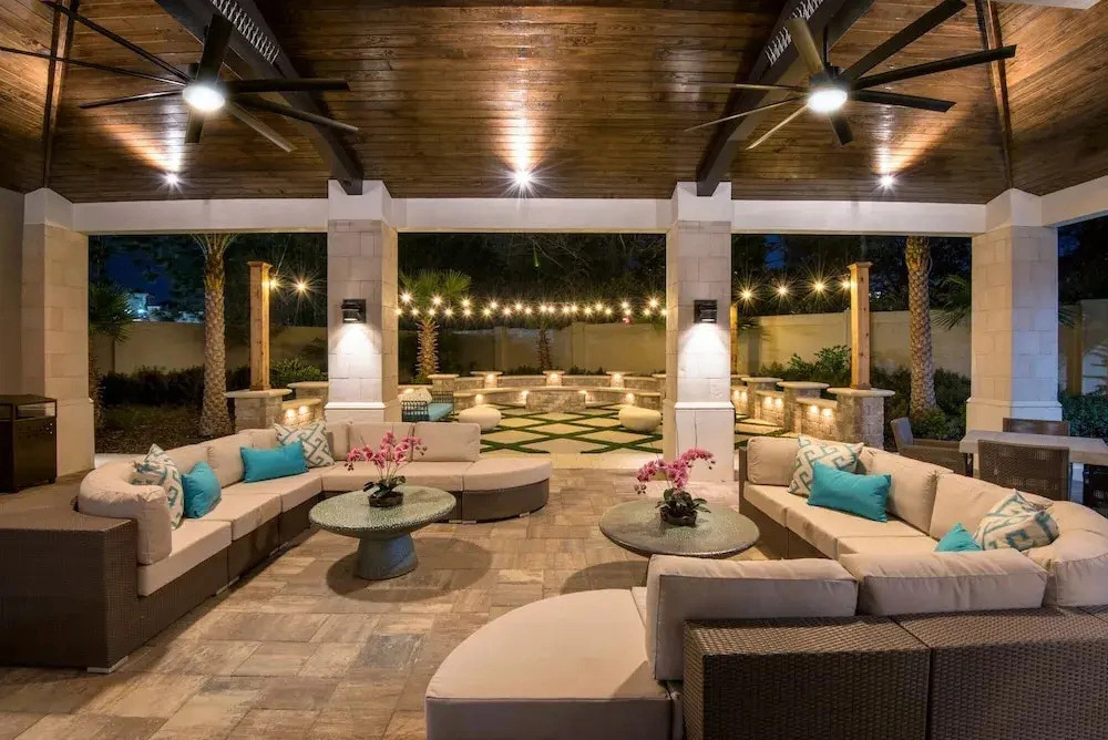 Lakeside Villa With Pool, Cinema & Games Room