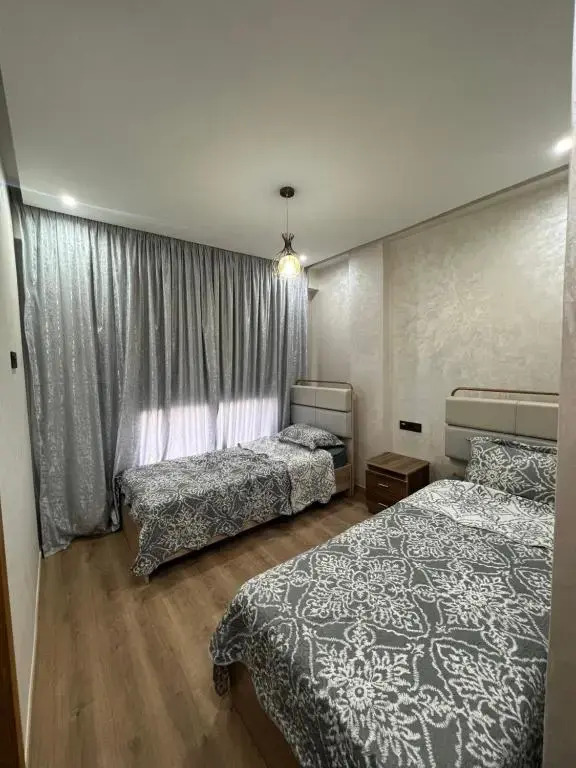 New Gorgeous 2br Condo with Pool minutes to Beach
