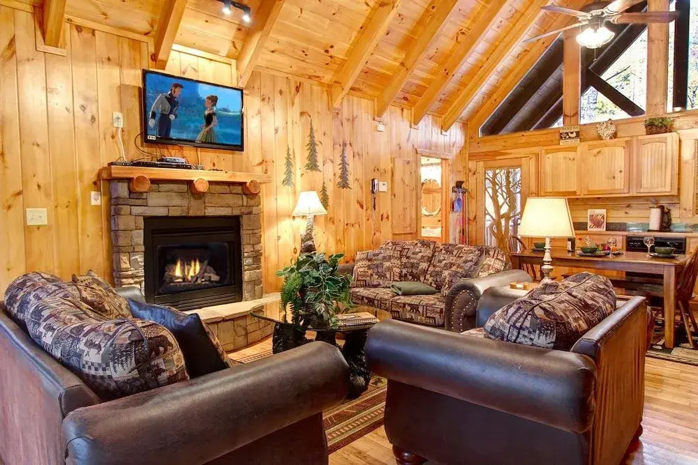 Whispering Winds 2 Bedrooms 2 Bathrooms Cabin