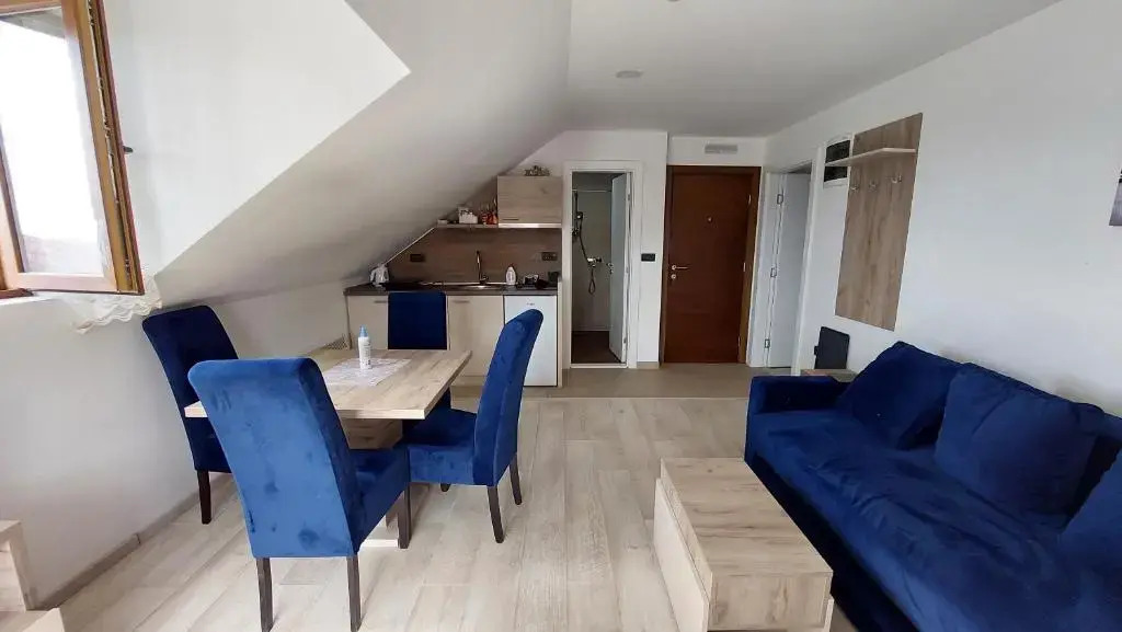 Ctrl Alt Del Apartment S76