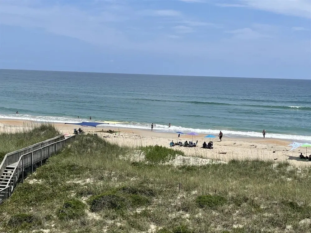 South Beach 4 Bedroom Cottage by RedAwning