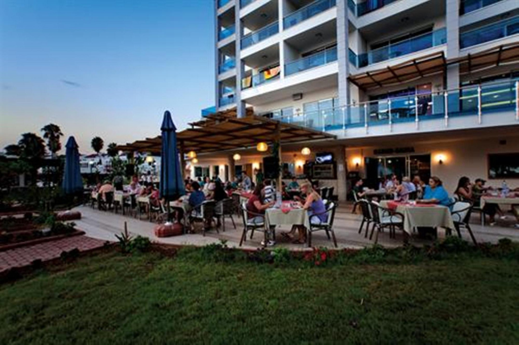 Отель Venessa Beach 