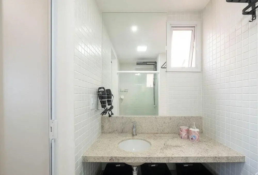 Condo. w/ Pool and Gym 70 m From the Beach - SMA